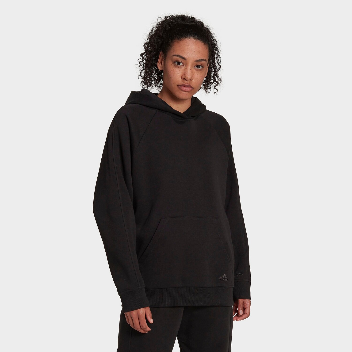 

Женская худи бойфренда adidas ALL SZN Fleece, черный
