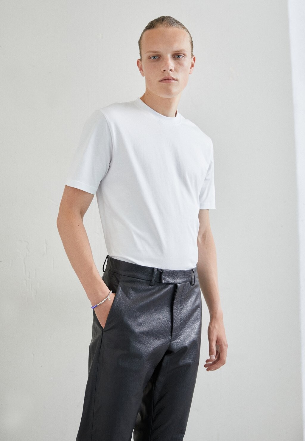 

Базовая футболка UNDERLAYER LOGO UNISEX 032c, белый