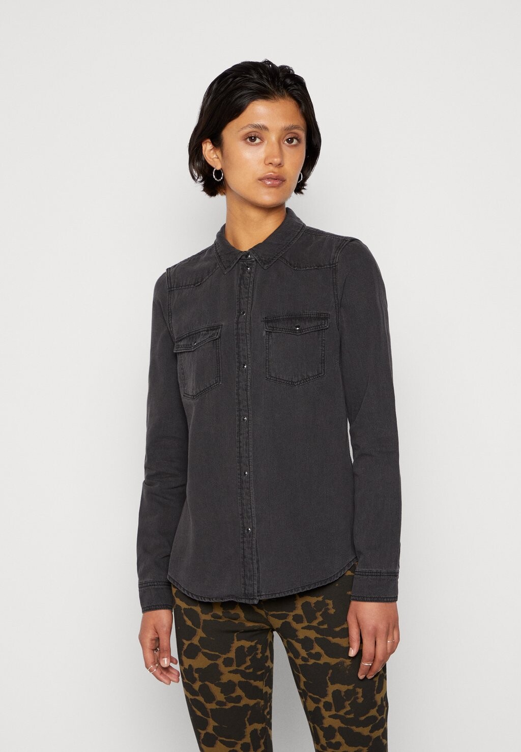 

Рубашка Vero Moda, черный