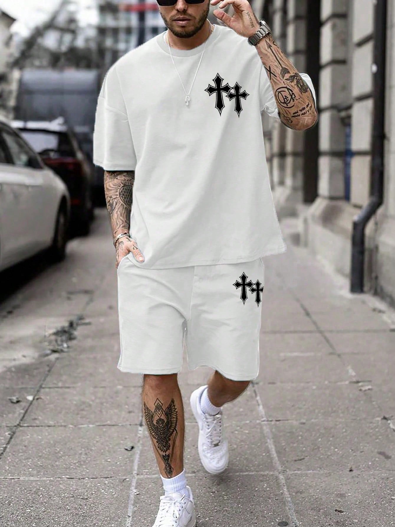 Мужской комплект из футболки и шорт с короткими рукавами и крестиком, белый