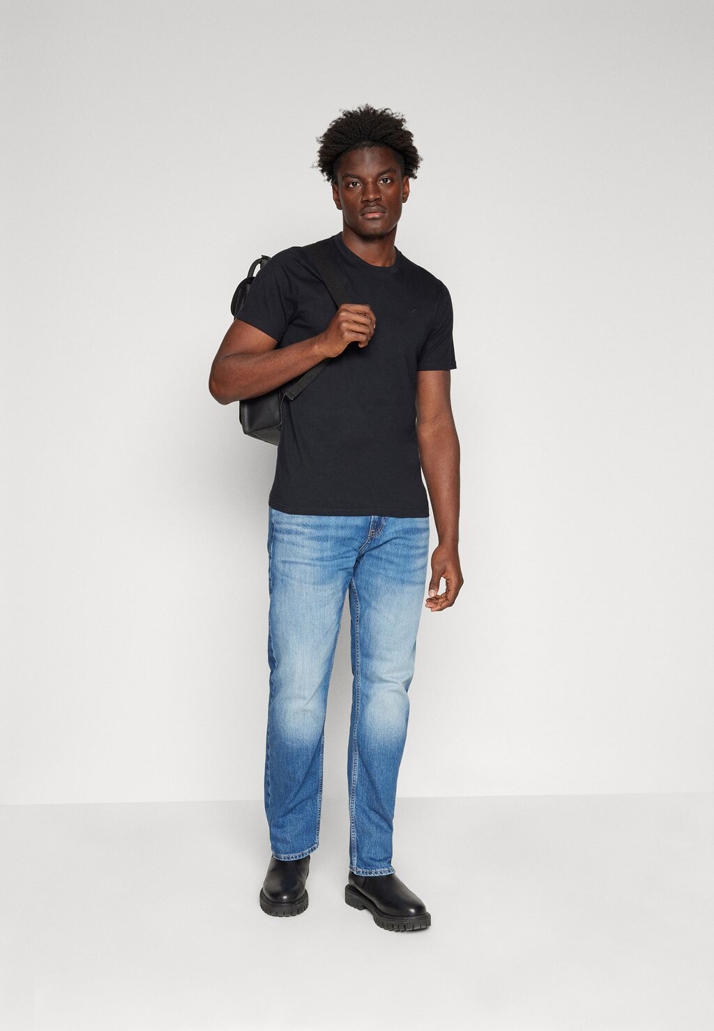 

Базовая футболка Hollister Co., мультиколор