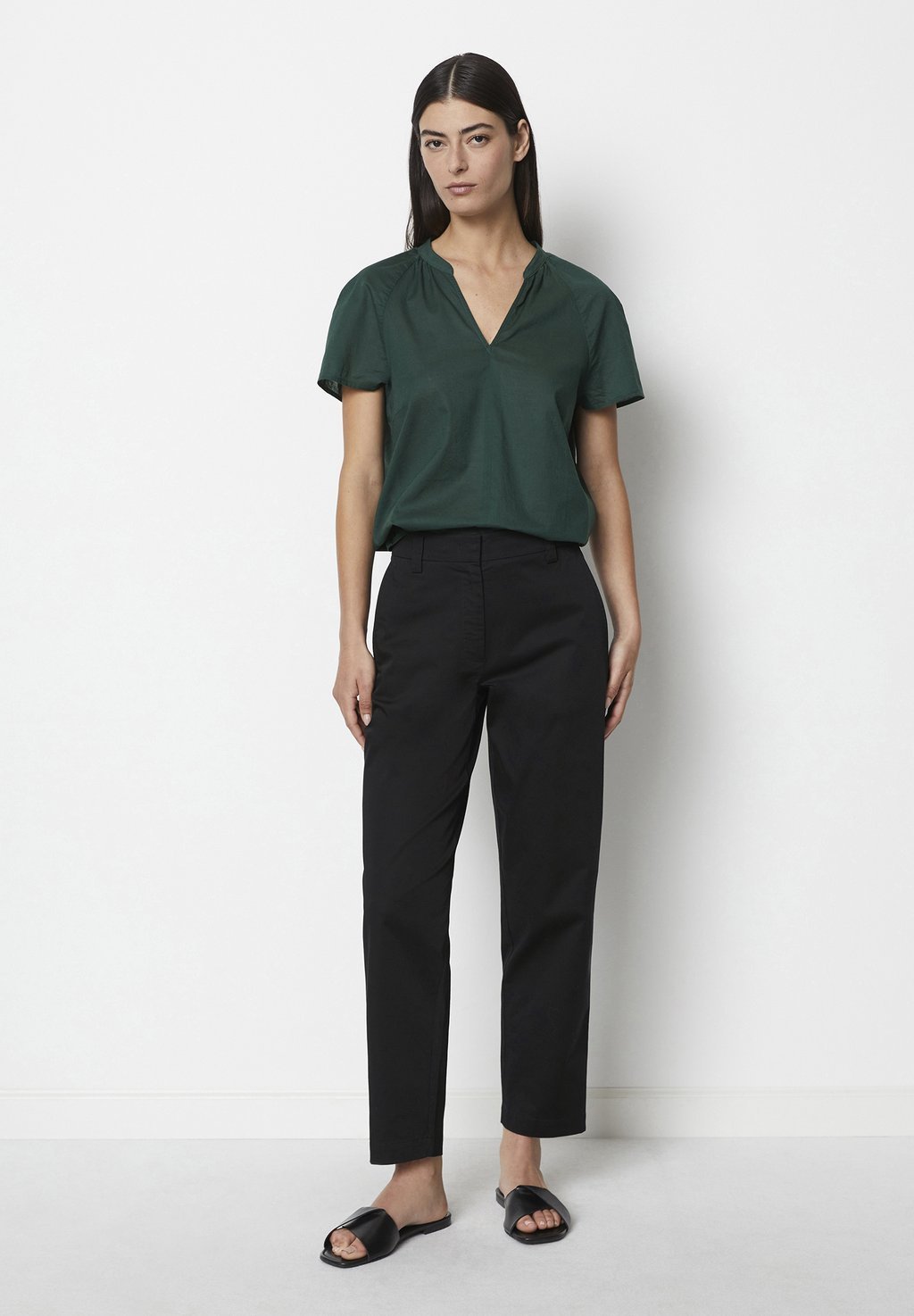 

Блуза V-NECK SHORT SLEEVED FEMININE DETAILS AT BACK SOLID Marc O'Polo, зеленый