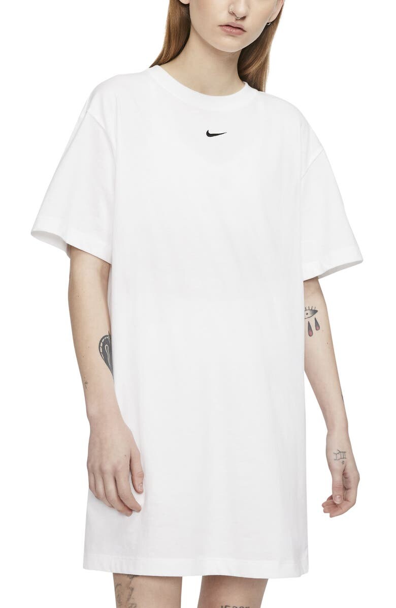 

Платье-футболка Sportswear Essential NIKE, белый/черный
