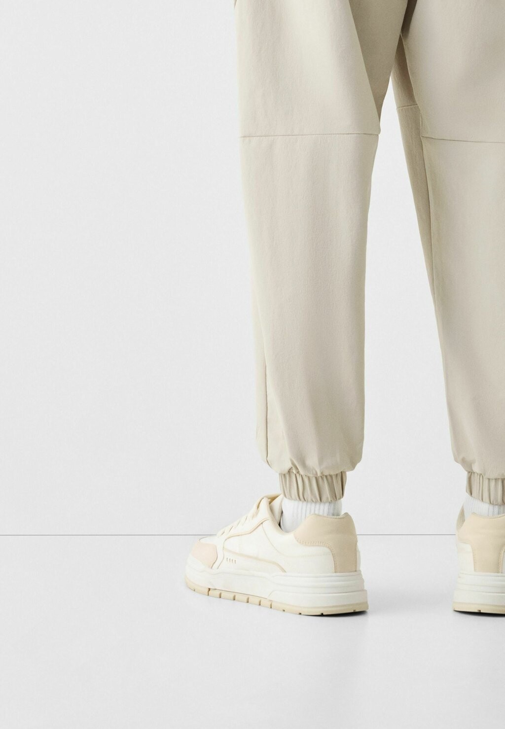 

Спортивные брюки TECHNICAL-JOGGING Bershka, цвет Stone