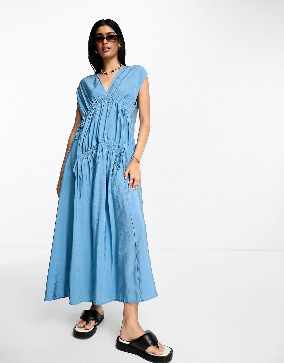 

Синее платье миди с завязками ASOS DESIGN