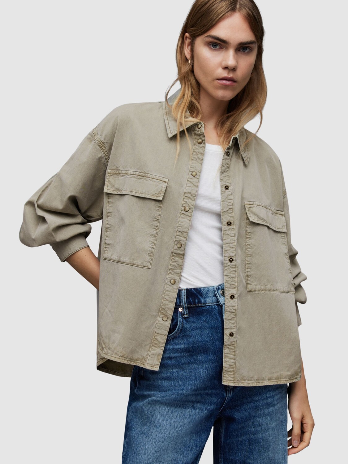 

Джинсовая рубашка AllSaints Eliana из смесового хлопка, стираный оливково-зеленый