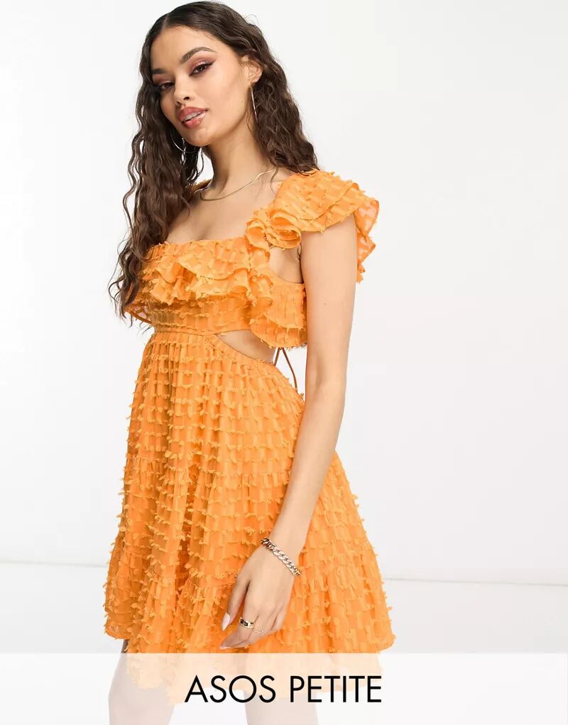 цена Оранжевое платье мини с плиссированной юбкой ASOS DESIGN Petite с вырезами и оборками