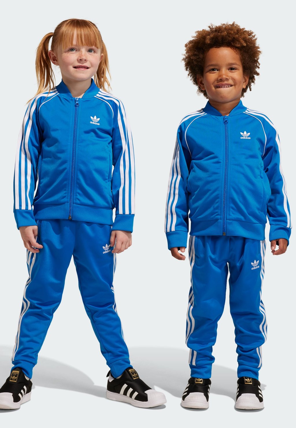 Спортивные брюки Tracksuit Kids Unisex Set adidas Originals, цвет bluebird