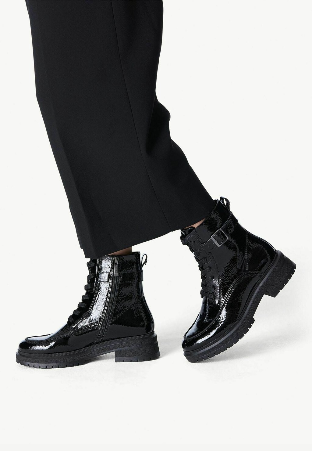 

Ботинки с платформой Tamaris, цвет black patent