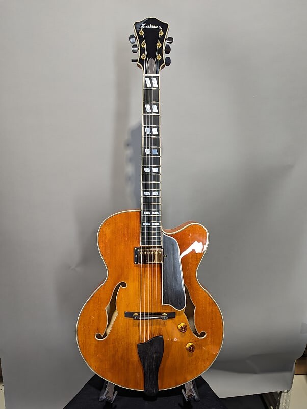 

Электрогитара Eastman AR580CE-HB Honeyburst Archtop Electric Guitar w/ Hardshell Case