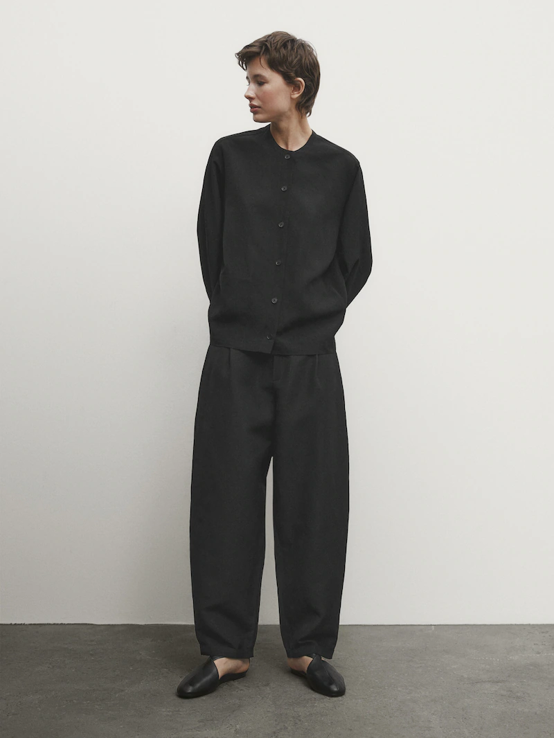 

Брюки кроя-морковки с вытачками Massimo Dutti, черный