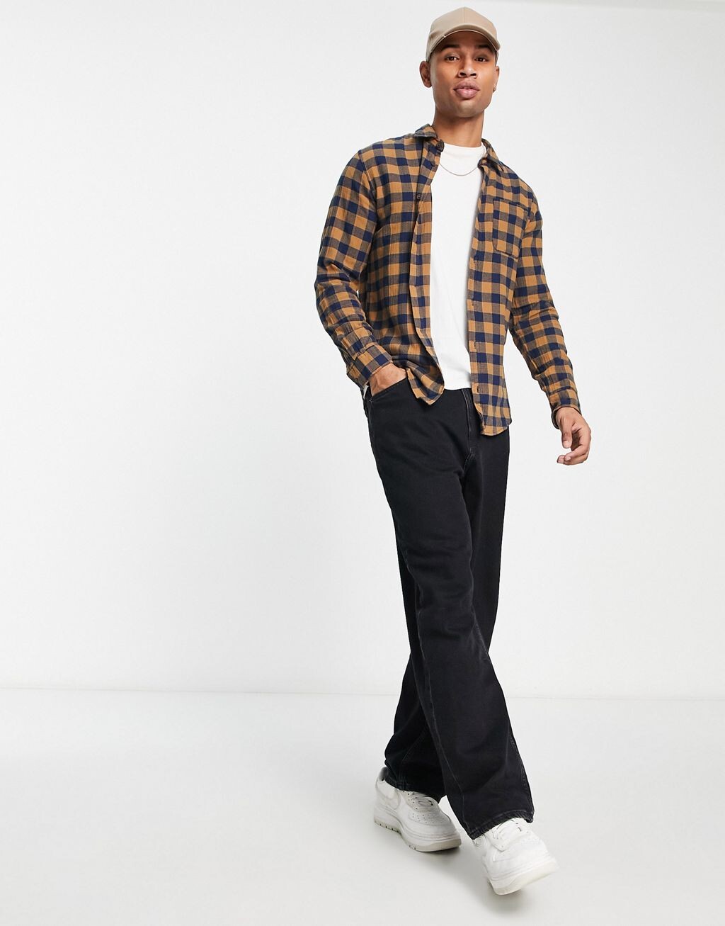 

Коричневая рубашка в клетку с длинными рукавами Jack & Jones