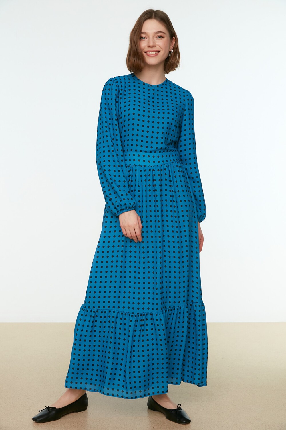 

Платье синего цвета с рюшами по низу Trendyol Modest, синий