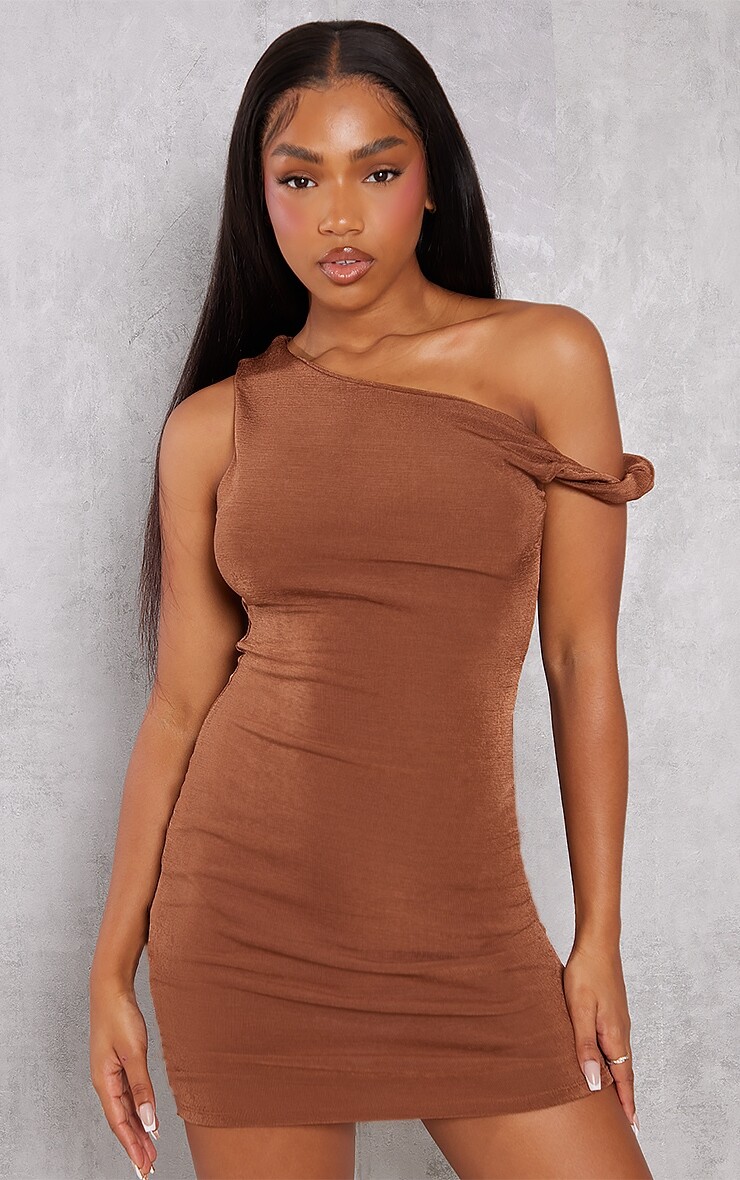 

PrettyLittleThing Асимметричное облегающее платье с облегающими рукавами из ацетата шоколадного цвета