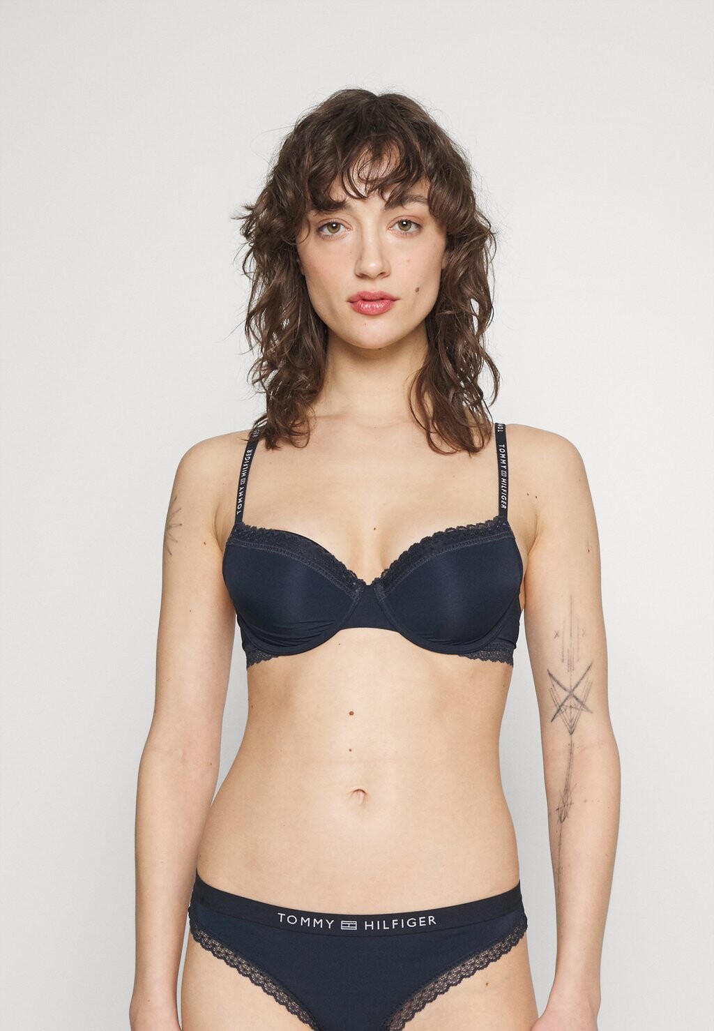 

Бюстгальтер на косточках Tommy Hilfiger DEMI BRA, цвет desert sky