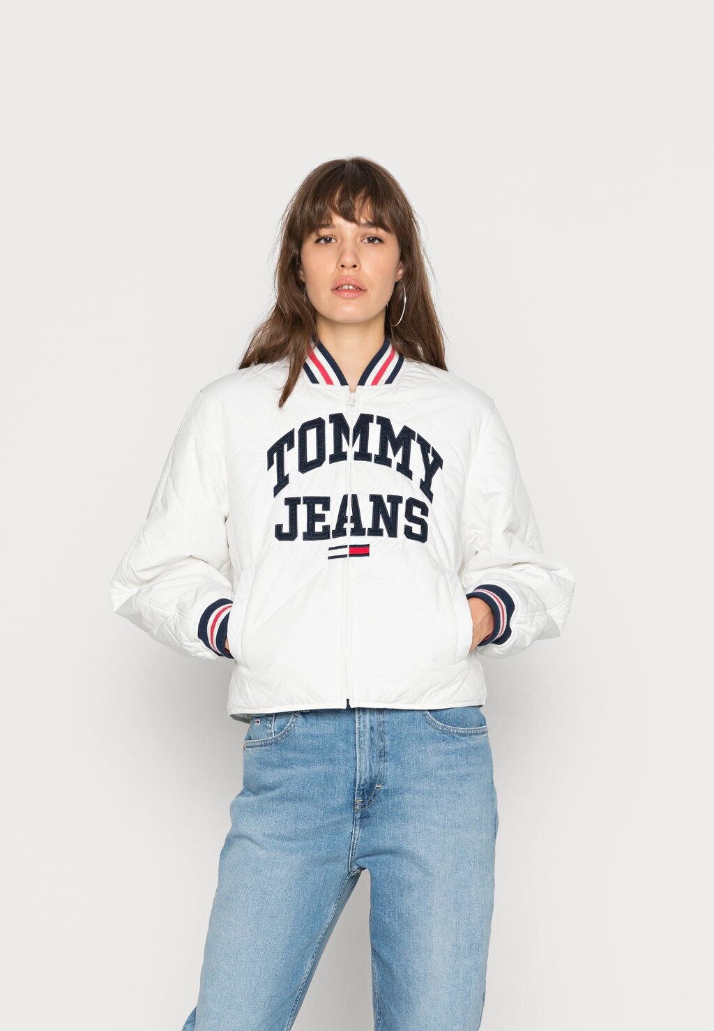 

Куртка-бомбер Tommy Jeans