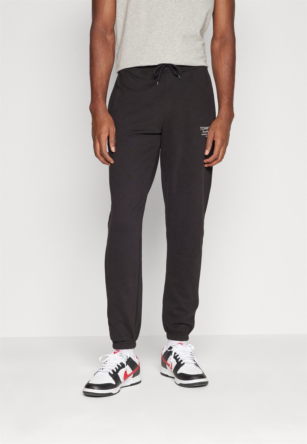 Спортивные брюки Slim Entry Graphic Sweatpant Tommy Jeans, черный