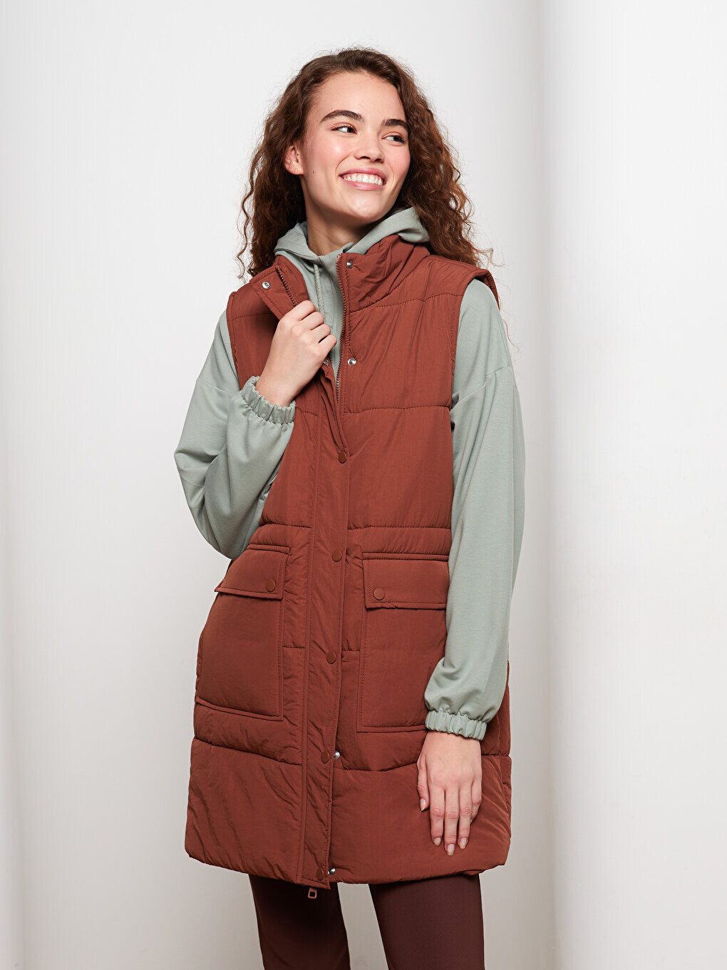

Женский однотонный пуховик с высоким воротником LCW Modest, коричневый