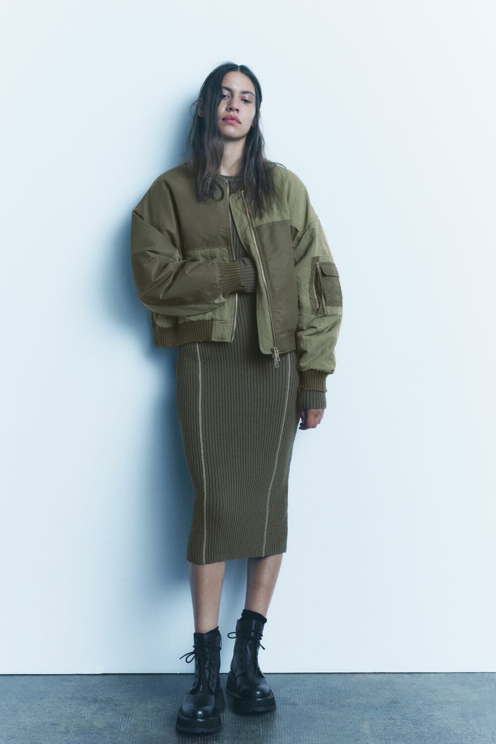 

Водоотталкивающая куртка-бомбер в стиле пэчворк ZARA, хаки