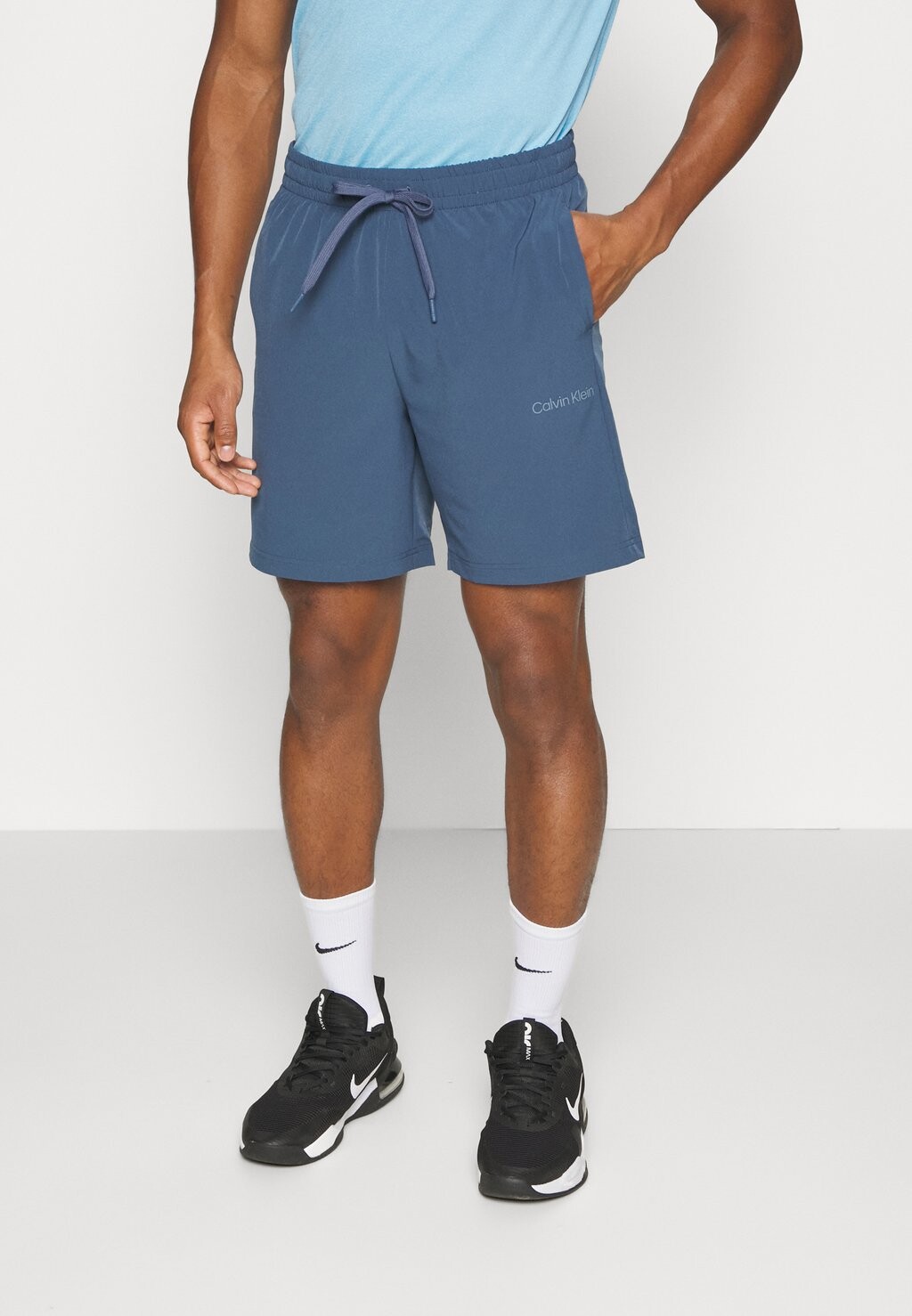 

Спортивные шорты Calvin Klein Performance