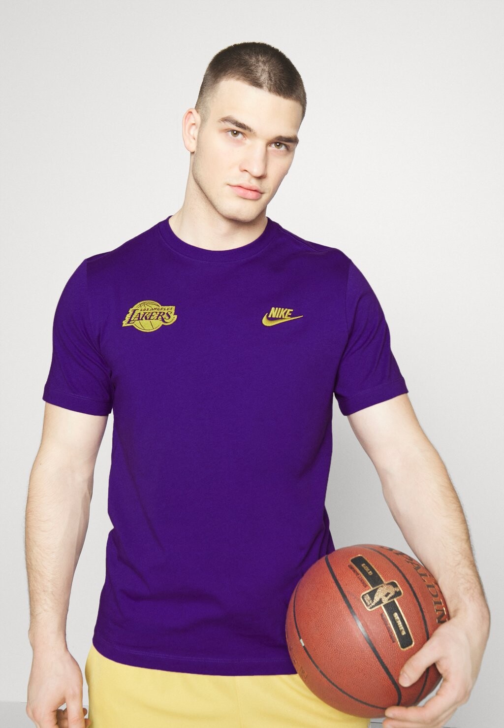 

Спортивная футболка Nike