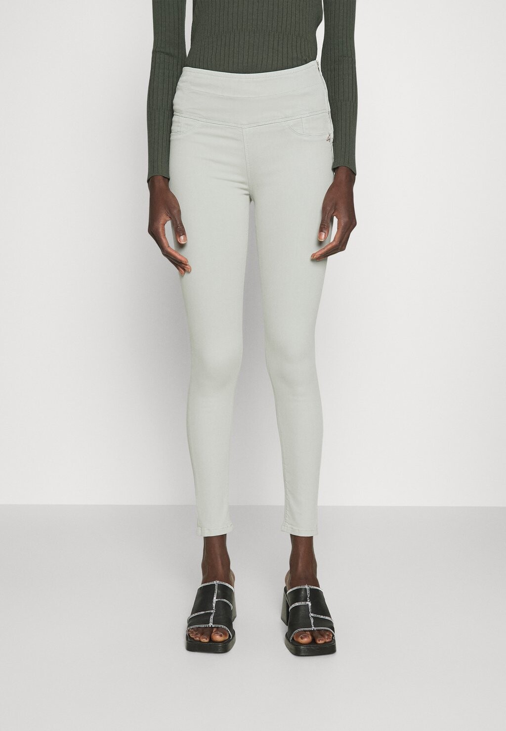 

Джинсы Skinny Fit Patrizia Pepe