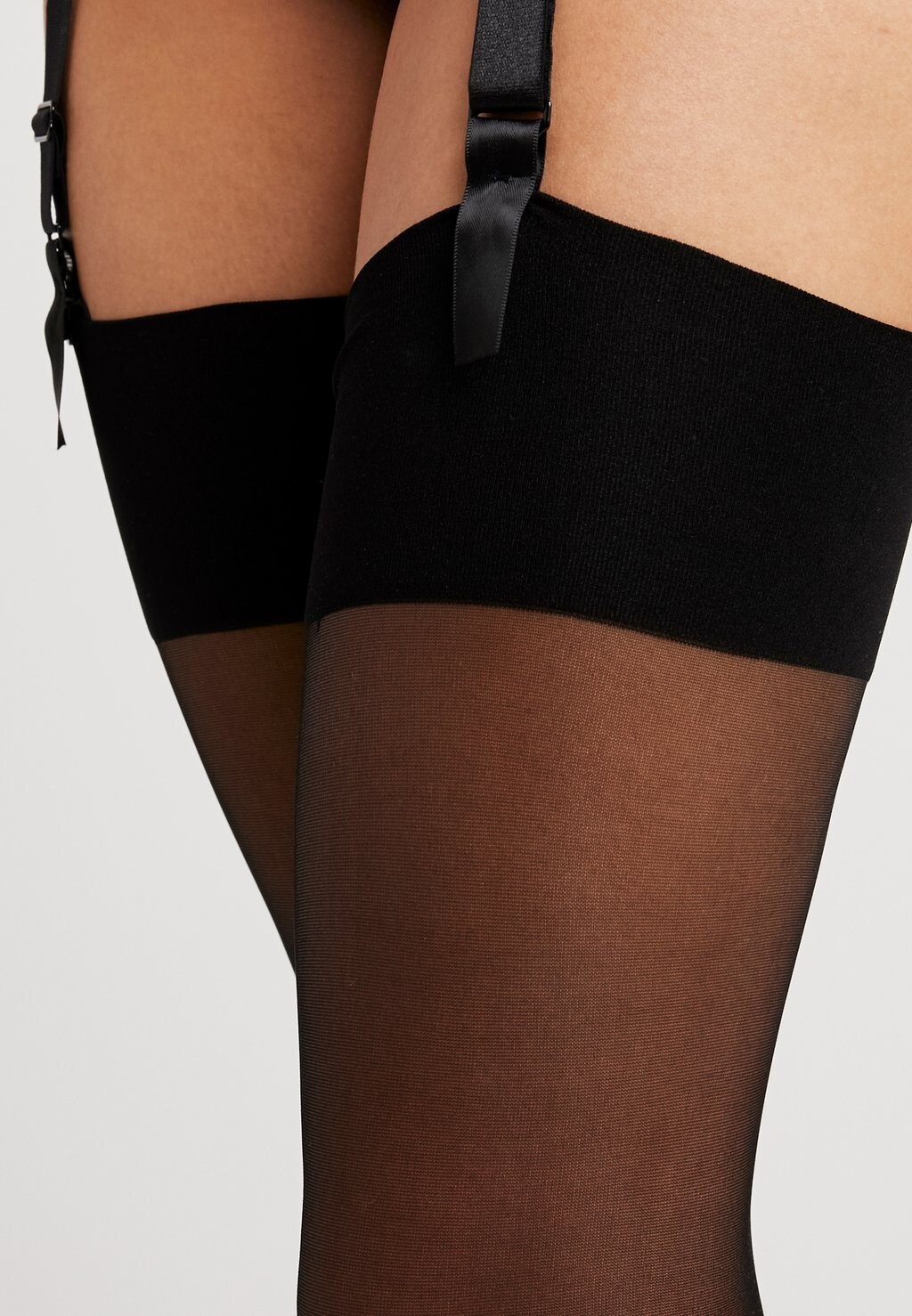 

Носки выше колена AMBER Agent Provocateur, черный