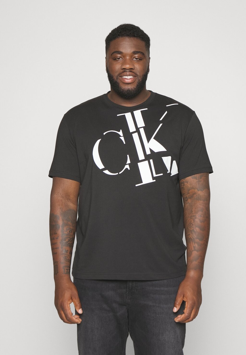 

Футболка с принтом Calvin Klein, черный