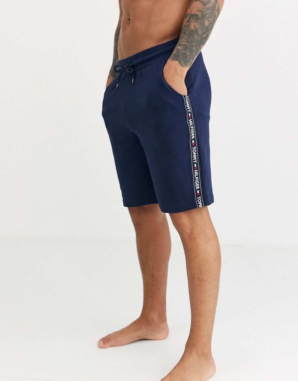 

Темно-синие шорты для отдыха Tommy Hilfiger с логотипом сбоку