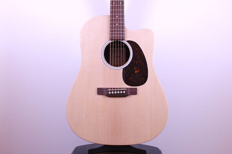 

Акустическая гитара Martin DC-X2E Sitka/Rosewood HPL w/ Gig Bag M2735521