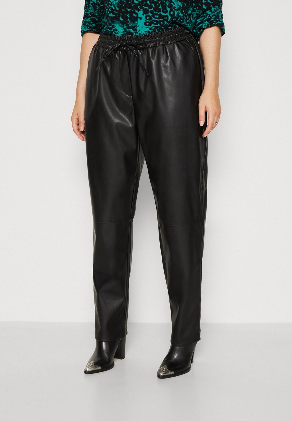 

Брюки PCSELMA TAPERED PANT Pieces Curve, черный