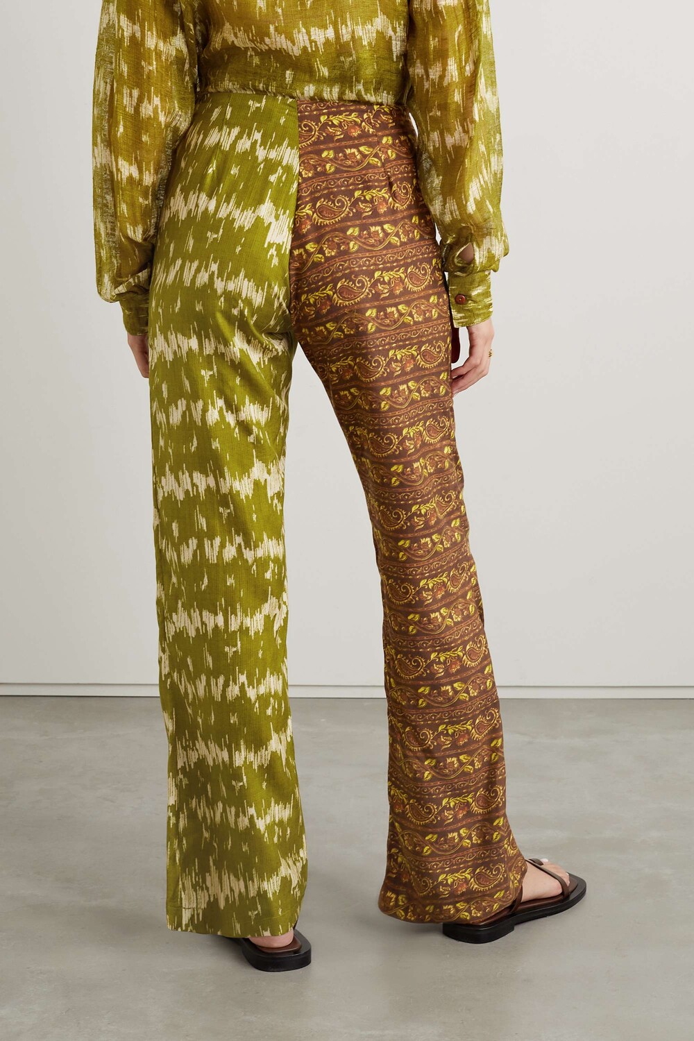 

SAVANNAH MORROW THE LABEL + NET SUSTAIN прямые шелковые брюки с принтом Jaguar, зеленый