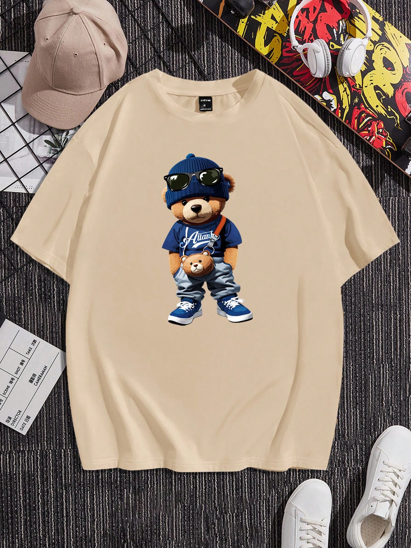 цена Мужская футболка с круглым вырезом и короткими рукавами Manfinity LEGND с принтом медведя, хаки