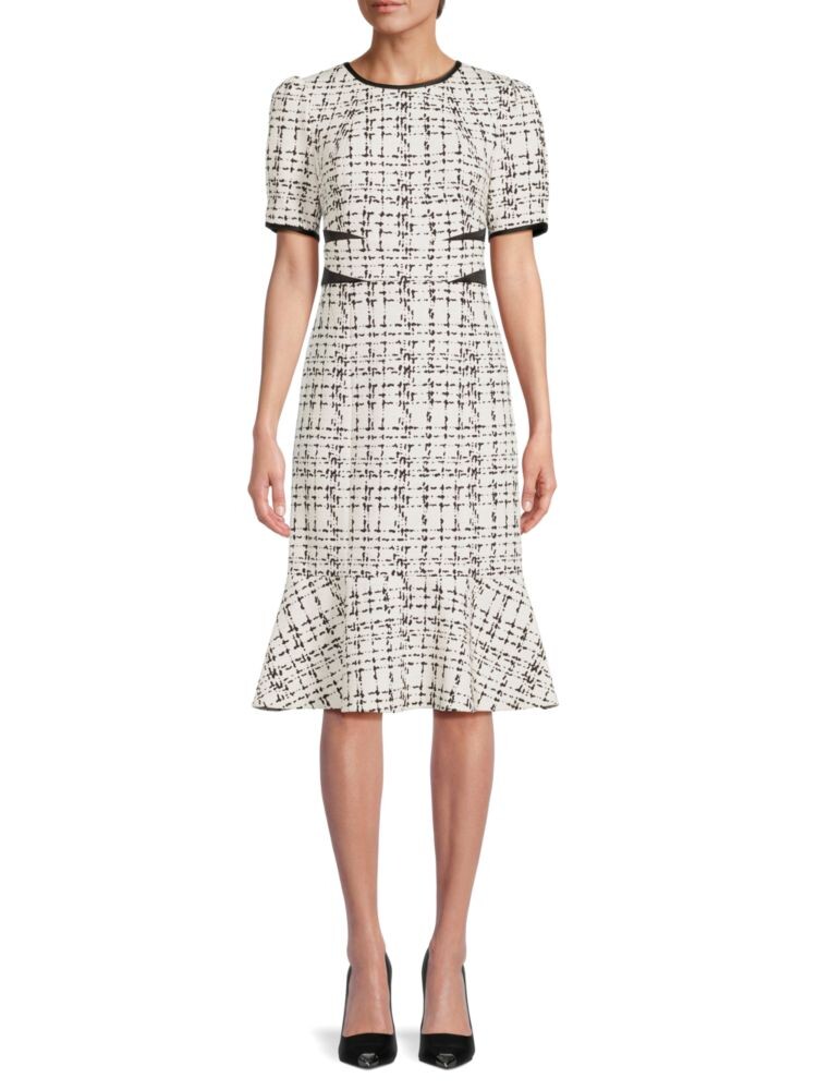 

Абстрактное клетчатое платье с расклешенной юбкой Karl Lagerfeld Paris, цвет Soft White