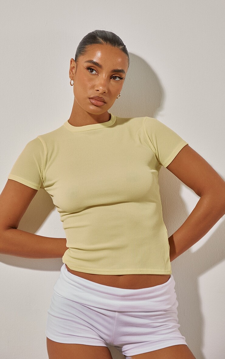 

PrettyLittleThing Футболка с коротким рукавом в рубчик лимонного цвета