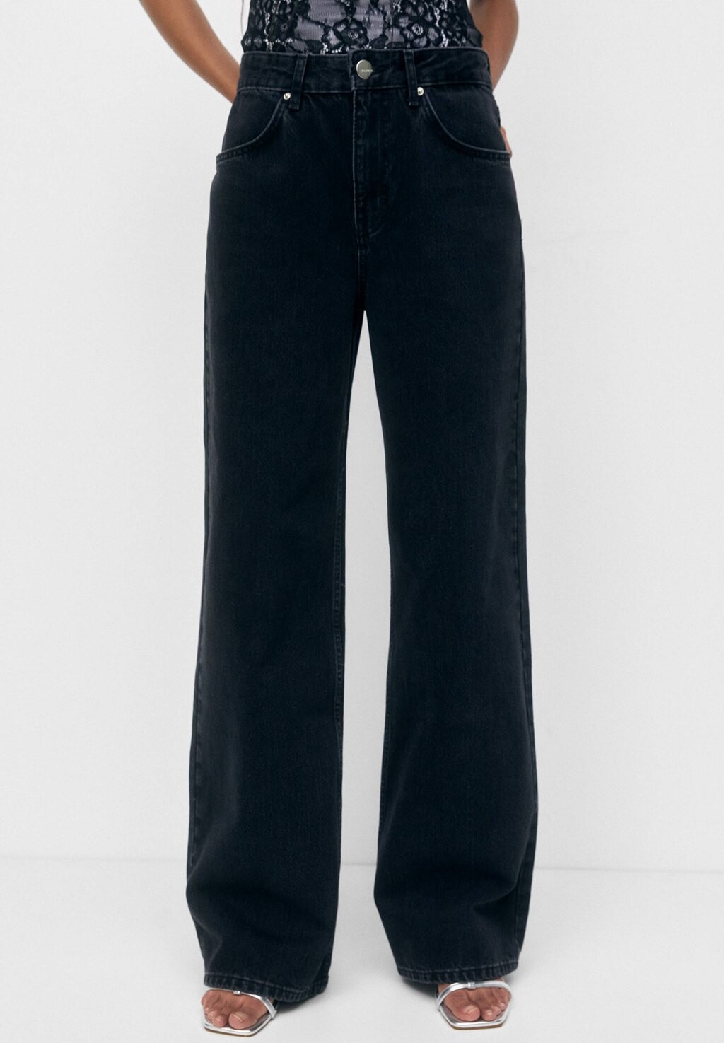 

Расклешенные джинсы PULL&BEAR