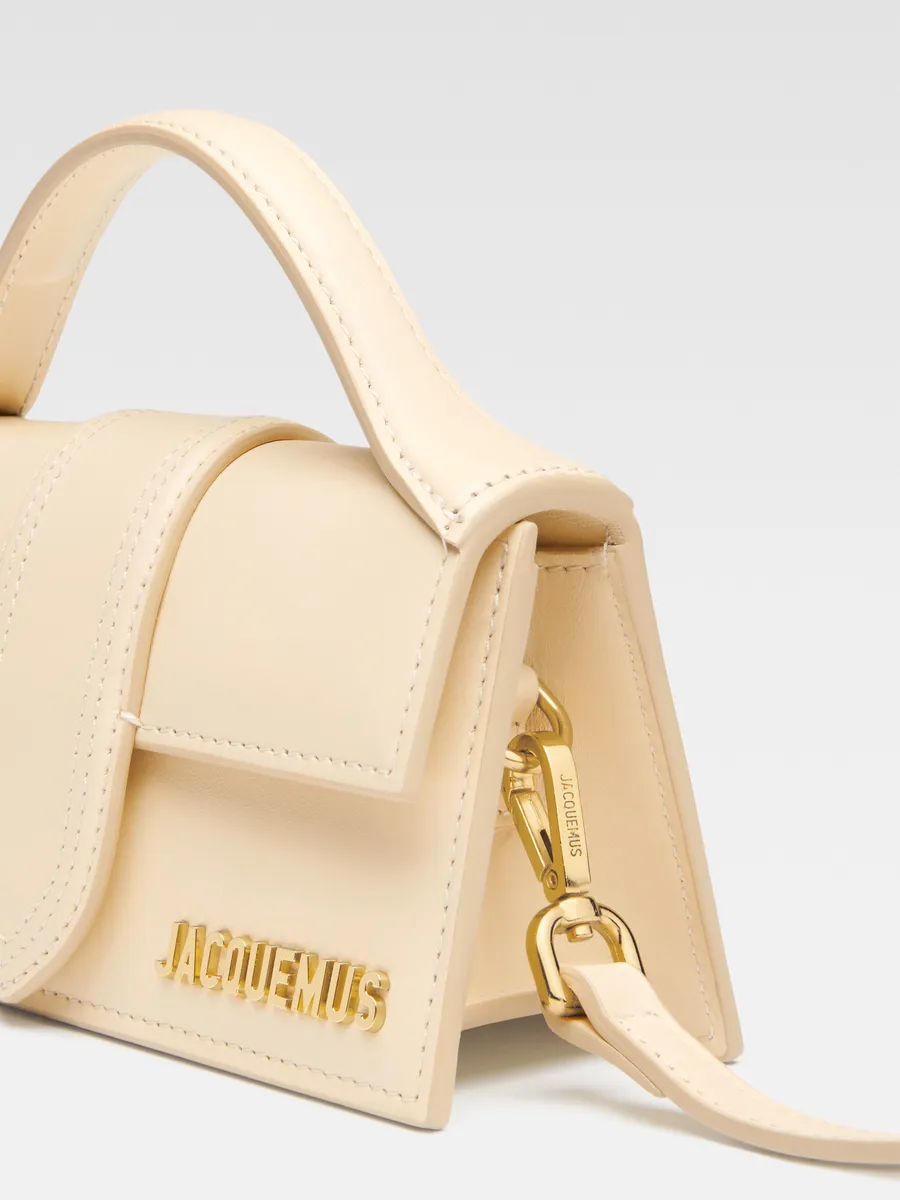 Jacquemus сумка le bambino long. Jacquemus сумка legrand bambino белая. Сумка jacquemus le bambino. Le bambino jacquemus размер xs. Jacquemus le bambinou logo-plaque tote bag.