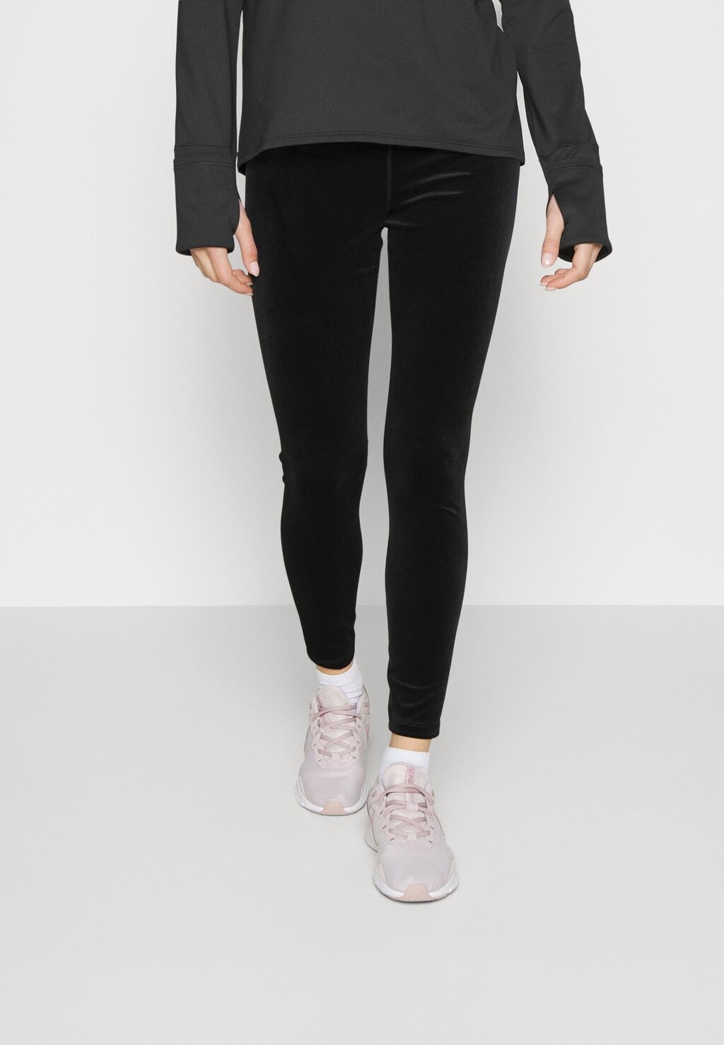 

Тайтсы Athleta, черный