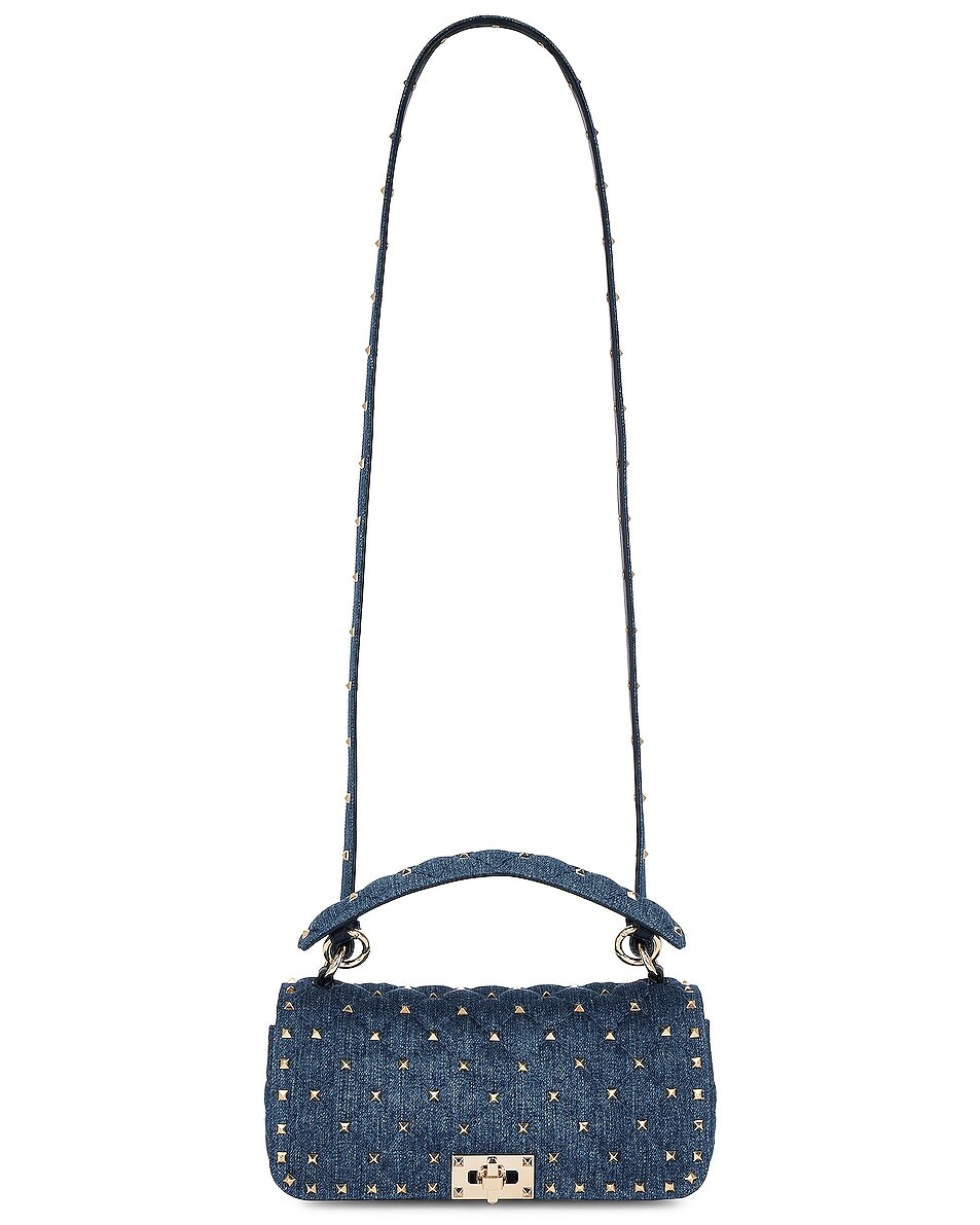 

Сумка кросс-боди Valentino Garavani Rockstud Spike Shoulder, цвет Light Denim