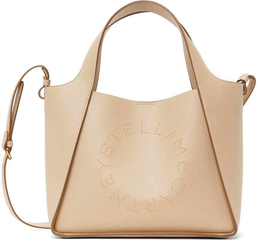 

Бежевая зернистая сумка через плечо с заклепками и логотипом Stella Mccartney