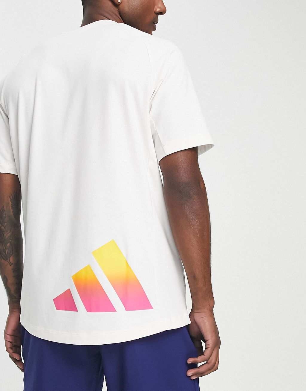 

Белая футболка с градиентом и логотипом adidas Training Train Icons, Белый