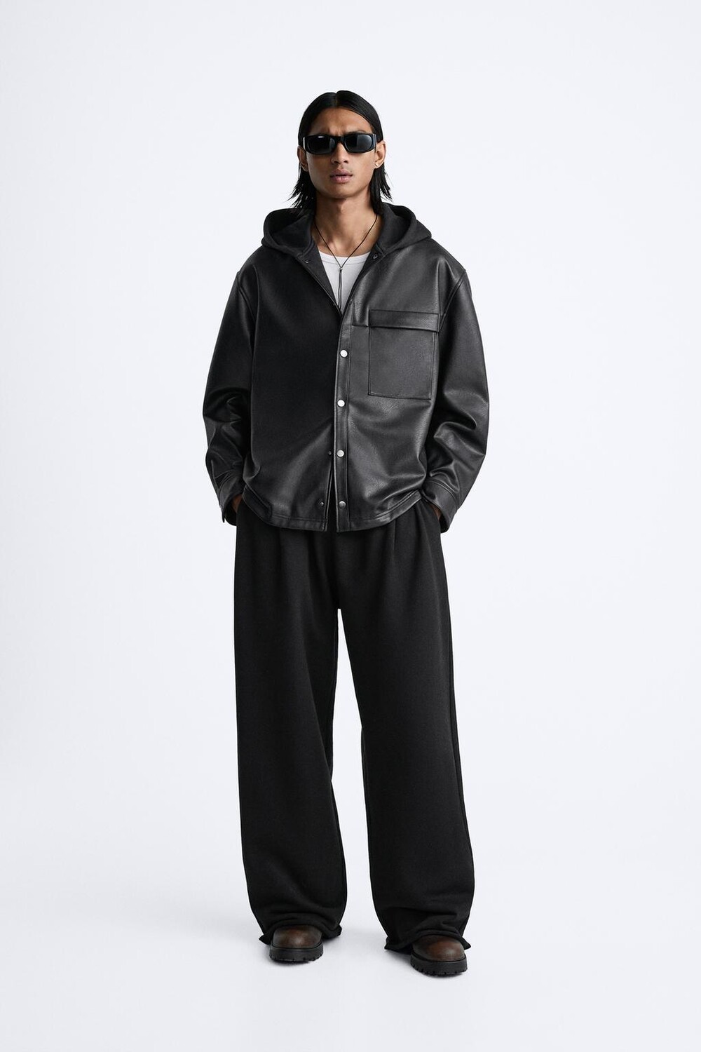 

Рубашка из кожи с капюшоном ZARA, черный
