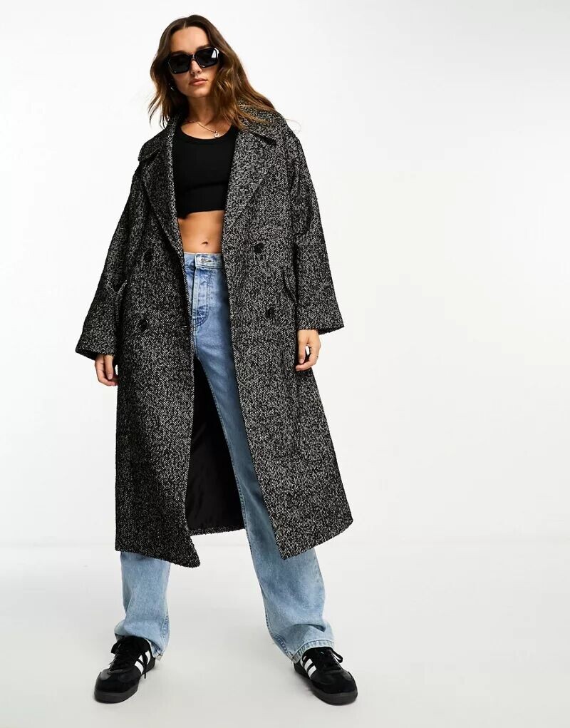 

Черное объемное пальто с узором «елочка» ASOS