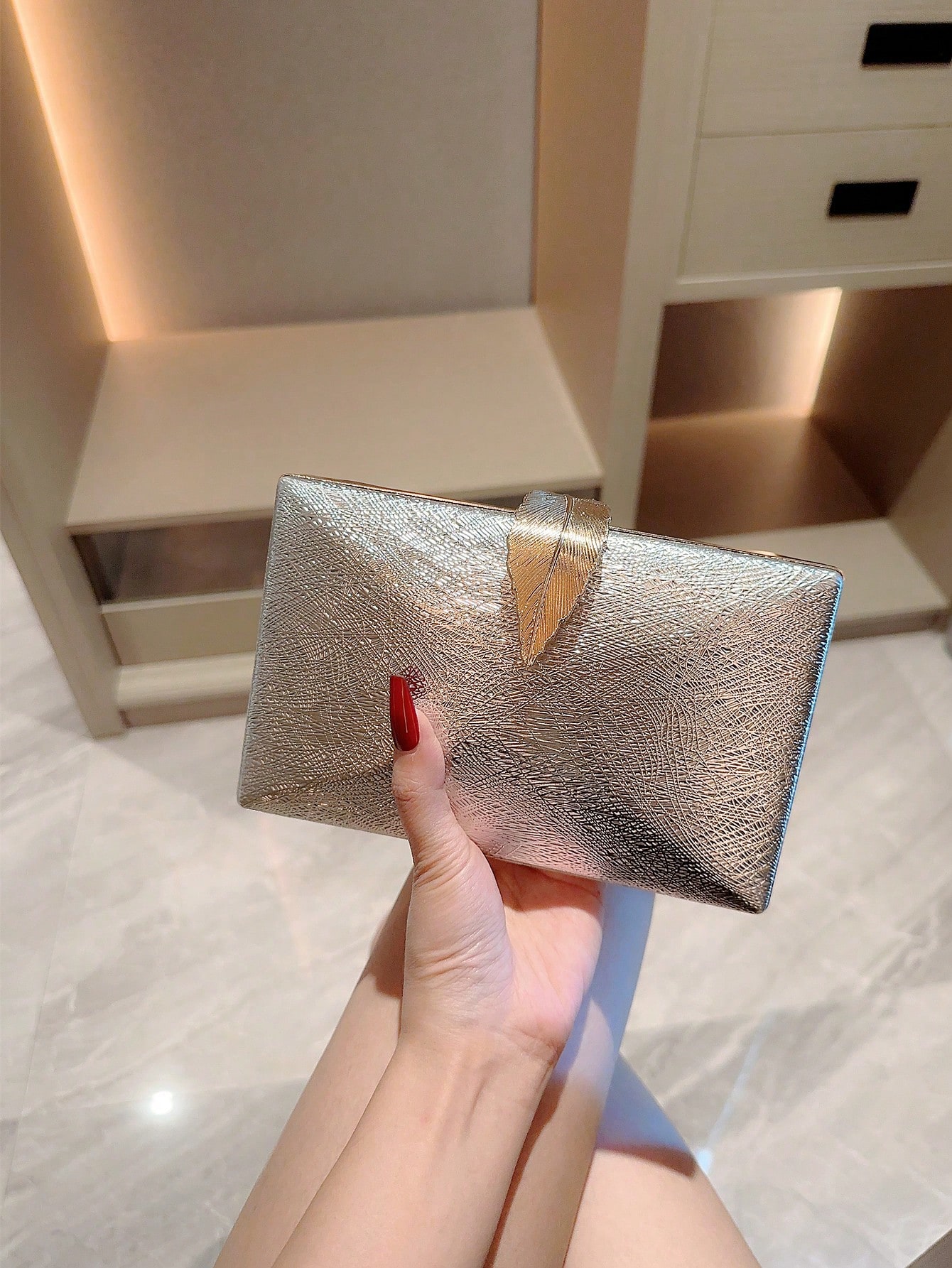Женская модная металлическая сумка-клатч со сверкающей пряжкой в ​​форме листа, серебро