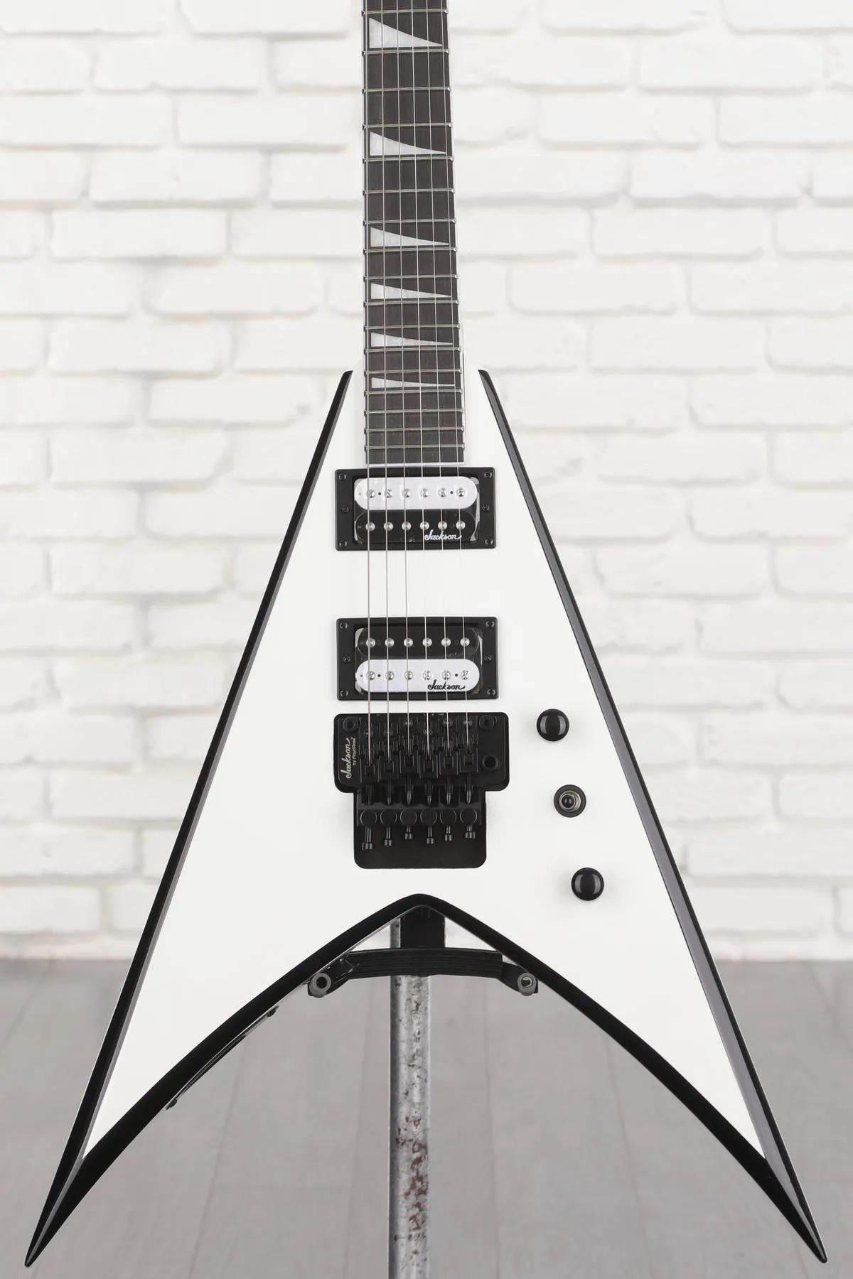 

Jackson JS Series King V JS32 — белый с черными фасками