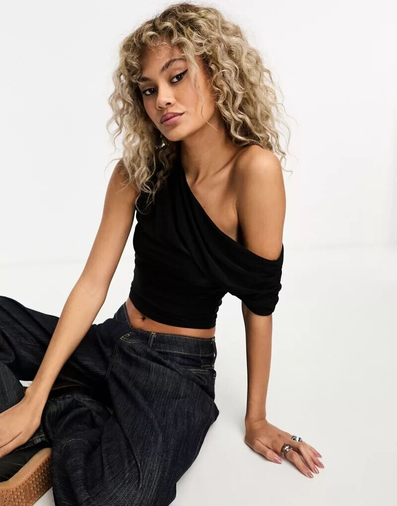 

Черный топ с открытыми плечами ASOS
