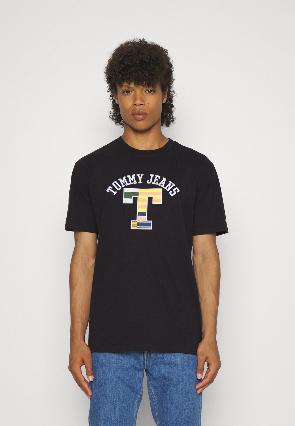 

Футболка с принтом Tommy Jeans, черный