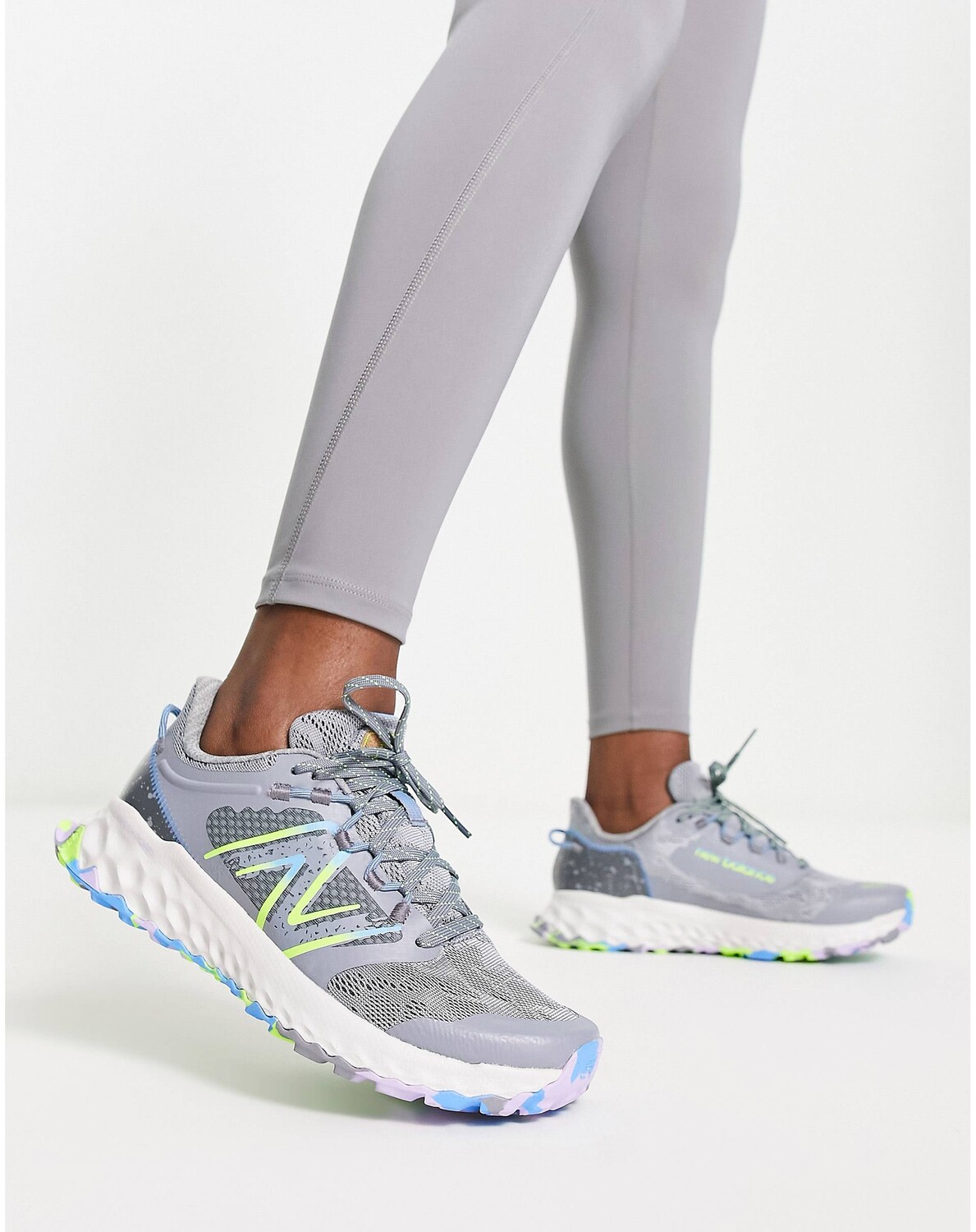 

Синие кроссовки New Balance Garo