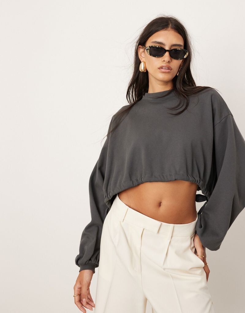 

ASOS Edition Premium – плиссированный трикотажный топ с длинными рукавами темно-серого цвета