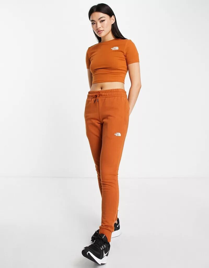 

Коричневые джоггеры скинни The North Face эксклюзивно на ASOS